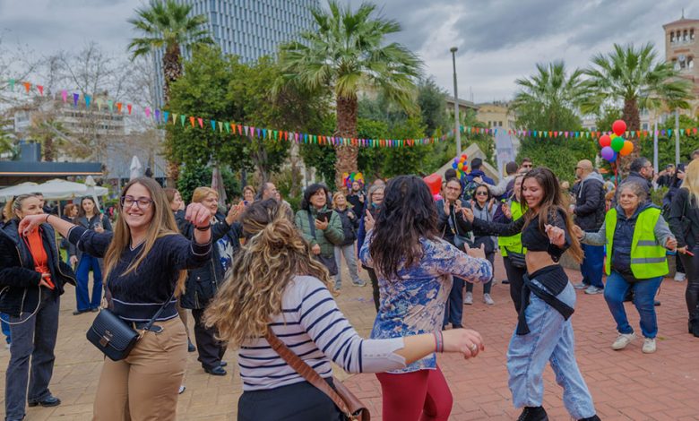 Ο Πειραιάς γιόρτασε την Τσικνοπέμπτη με κέφι, μουσική και χορό