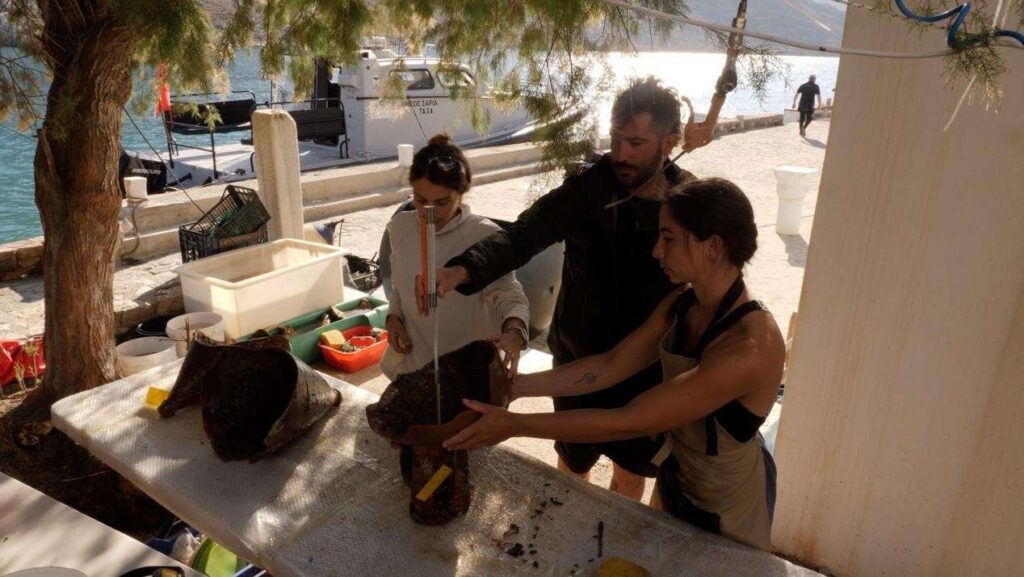 Καταγραφή ευρημάτων στο πεδίο Φωτογραφία Σ. Αποστολόπουλος_