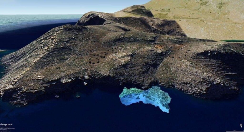 Άποψη της θέσης του ναυαγίου ΚΘ3 σε σχέση με τον χερσαίο χώρο Φωτογραφία Ε. Διαμαντή_